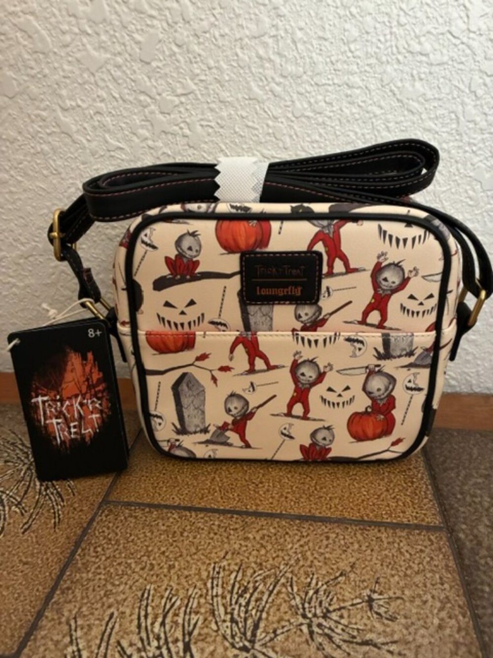 Loungefly Trick 'R Treat Sam Crossbody bag - Picture 3 of 3